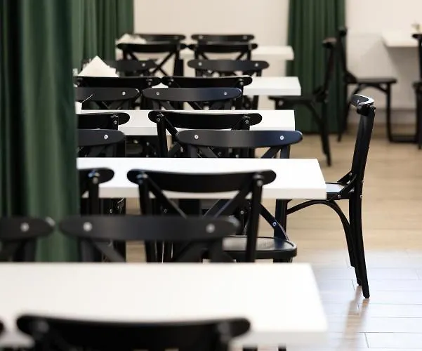 Grand בית הארחה 4*